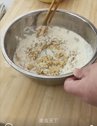 好吃又健康在家就能做的芝麻小饼的做法步骤：2