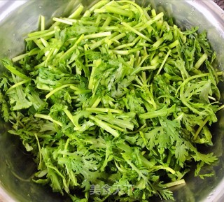 蒜泥茼蒿拌香菇魔芋的做法步骤：3