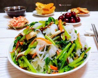 蒜泥茼蒿拌香菇魔芋的做法步骤：13