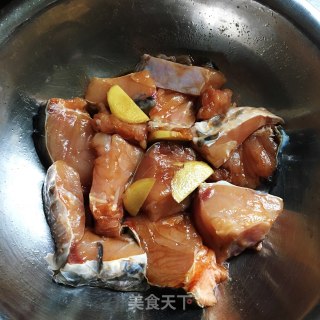 红烧青鱼块的做法步骤：1