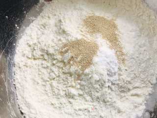 手不粘面的葱花饼的做法步骤：2