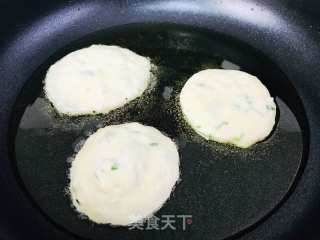 手不粘面的葱花饼的做法步骤：9