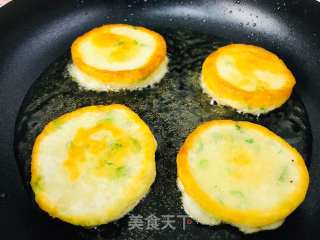 手不粘面的葱花饼的做法步骤：10