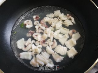 芹菜炒墨鱼的做法步骤：4