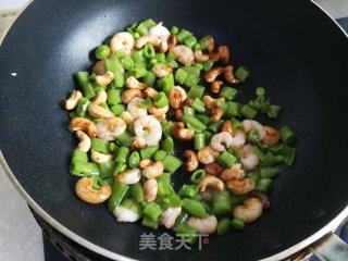 虾仁腰果炒甜豆的做法步骤：8