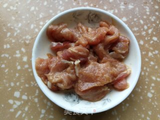 莴笋花菜炒肉片的做法步骤：1