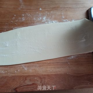 三种荠菜鲜肉馄饨的包法的做法步骤：2