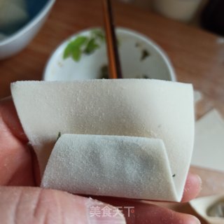 三种荠菜鲜肉馄饨的包法的做法步骤：10