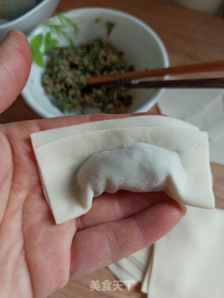 三种荠菜鲜肉馄饨的包法的做法步骤：14