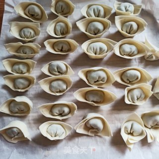 三种荠菜鲜肉馄饨的包法的做法步骤：16