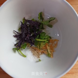 三种荠菜鲜肉馄饨的包法的做法步骤：18