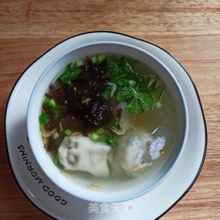 三种荠菜鲜肉馄饨的包法的做法步骤：19