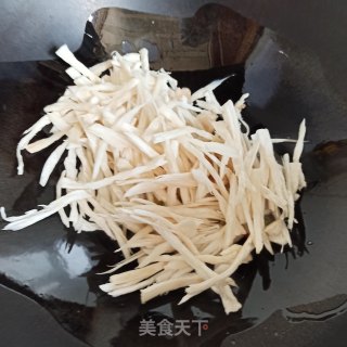 杏鲍菇炒韭菜的做法步骤：7