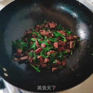 韭菜炒猪血的做法步骤：5