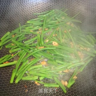 蒜蓉炒蕃薯叶的做法步骤：3