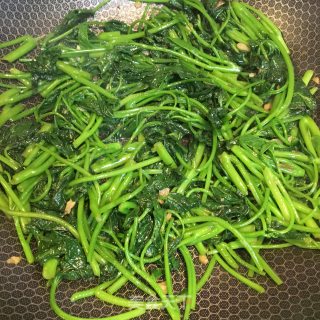 蒜蓉炒蕃薯叶的做法步骤：4