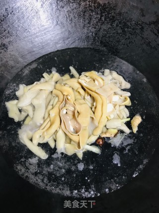 爆炒鹅肠的做法步骤：3