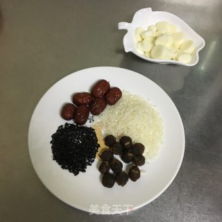 桂圆红枣山药粥的做法步骤：1