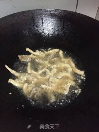 酥炸蘑菇的做法步骤：4