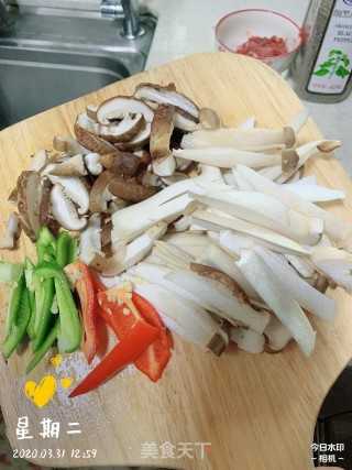 杏鲍菇炒牛肉的做法步骤：2