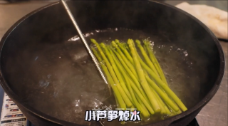 葱油虾片的做法步骤：6