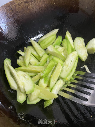 丝瓜炒鸡蛋的做法步骤：5
