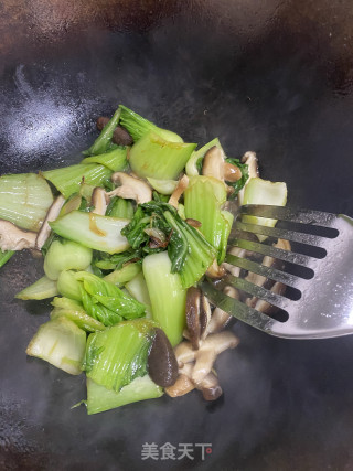 香菇油菜的做法步骤：5