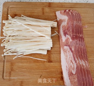 培根卷金针菇的做法步骤：1