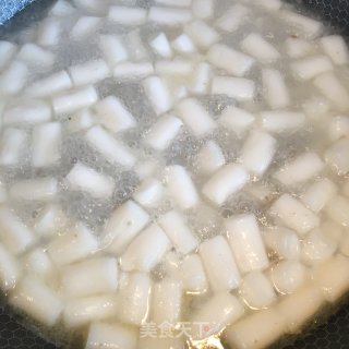 荠菜肉末汤年糕的做法步骤：4