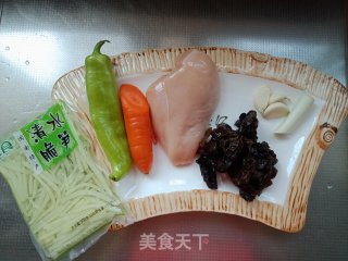 鱼香鸡丝的做法步骤：1