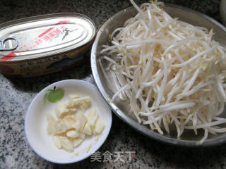 豆豉鲮鱼炒绿豆芽的做法步骤：1