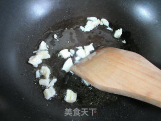 豆豉鲮鱼炒绿豆芽的做法步骤：3