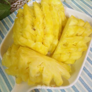 菠萝炒饭的做法步骤：1