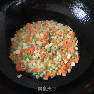 菠萝炒饭的做法步骤：3