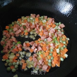 菠萝炒饭的做法步骤：4