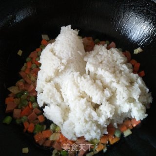 菠萝炒饭的做法步骤：5