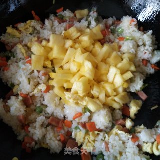 菠萝炒饭的做法步骤：8