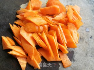胡萝卜炒松花菜的做法步骤：3