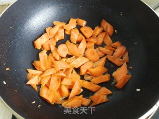 胡萝卜炒松花菜的做法步骤：4