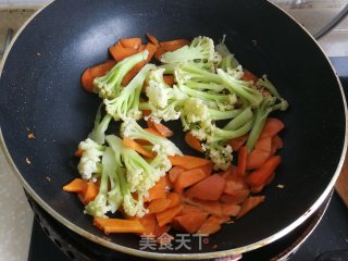 胡萝卜炒松花菜的做法步骤：5