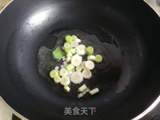 蒜苗炒猪肝的做法步骤：3