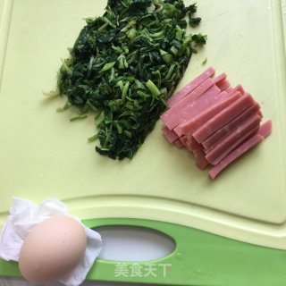 荠菜火腿蛋花汤的做法步骤：1