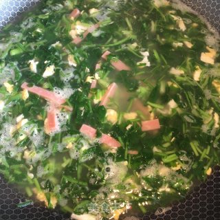 荠菜火腿蛋花汤的做法步骤：4