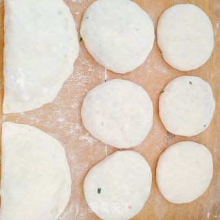 薄皮韭菜馅饼的做法步骤：12