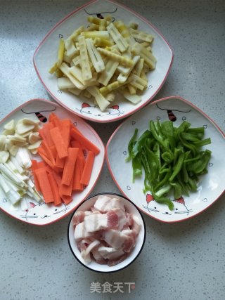 五花肉青椒炒春笋的做法步骤：4