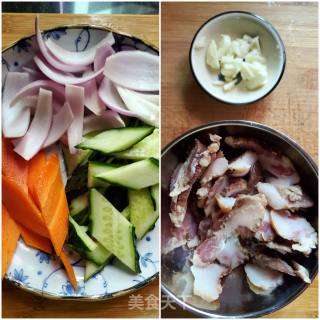 腊肉炒青瓜胡萝卜的做法步骤：2