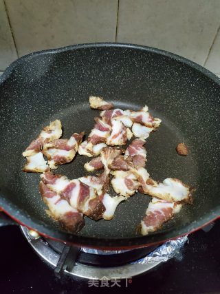 腊肉炒青瓜胡萝卜的做法步骤：3