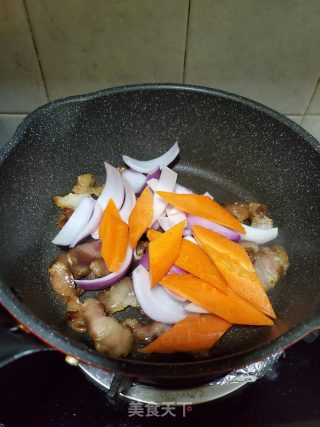 腊肉炒青瓜胡萝卜的做法步骤：4