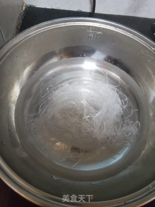 红苋菜拌胭脂粉丝的做法步骤：3