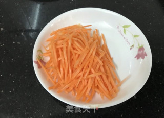 三丝炒河粉的做法步骤：2